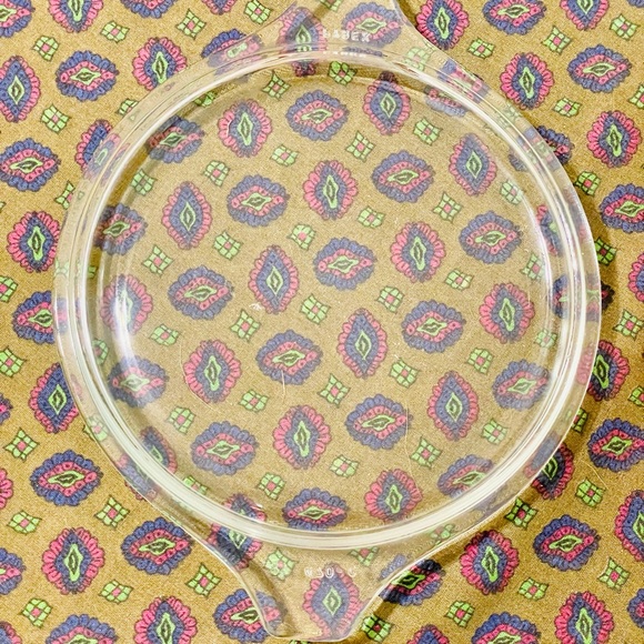 1950s Pyrex Town and Country Gold w/ Hex 1PT Casserole Dish w/ Lid - Picture 4 of 4